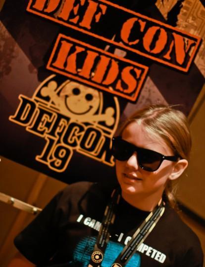 2011 DefCon 19 CyFy 10 year old hacker 610x794 414x540 A 10 ans elle découvre une faille dans des jeux mobiles !
