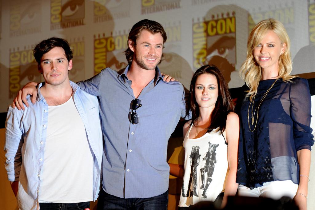 http://i956.photobucket.com/albums/ae48/Gossip_dance/ComicCon%202011/5968934598_fbbb3b93a5_b.jpg