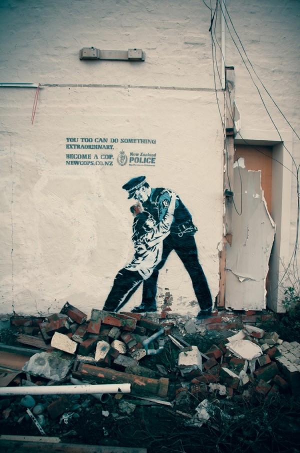 20110808 050603 600x904 Nouvelle Zélande : graffiti et campagne de pub pour la police