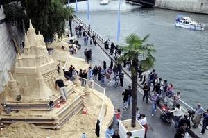 Sortir à Paris, le week-end du 15 août... cour des Invalides, la Plage, le Lucernaire, du Cinéma en plein air au Super-Huit......