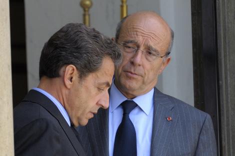 Alain Juppé et Nicolas Sarkozy à l'Elysée, le 6 juillet 2011 (Philippe Wojazer/Reuters).