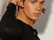 attendant vidéo déclaration d'amour, regardons Geoffrey veut baiser tout monde