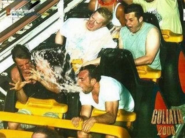 Buches gros vomi 640x480 Les Bûches du parc dattraction Photos Insolites