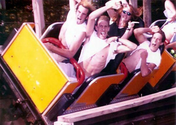 Buches torse nu Les Bûches du parc dattraction Photos Insolites