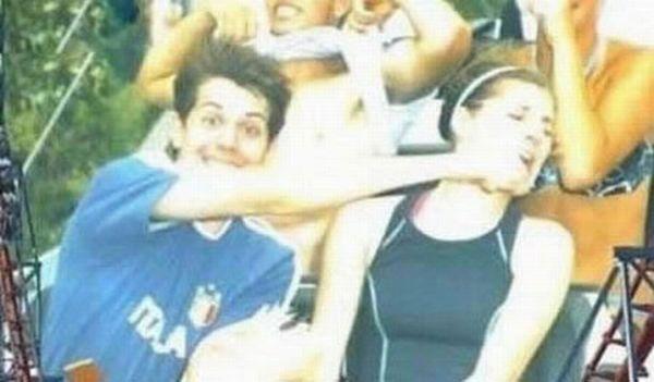 Buches coup de poing Les Bûches du parc dattraction Photos Insolites