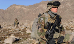 Hommage aux deux soldats français tués en Afghanistan ces derniers jours