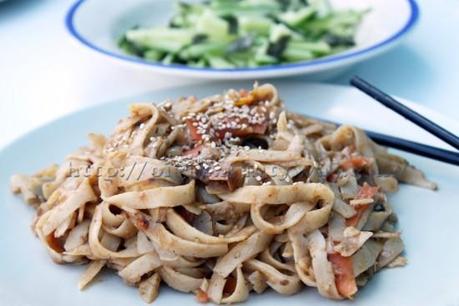 Pâtes Wok & Concombre Nori Pâtes et légumes en sauce au wok et concombre à l'algue nori