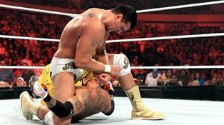 Le nouveau Champion de la WWE Alberto Del Rio s'impose face à son compatriote Rey Mysterio