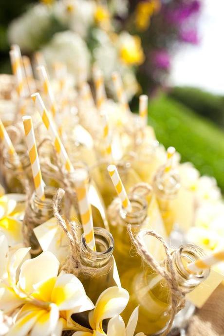 decoration de mariage tropicale jaune