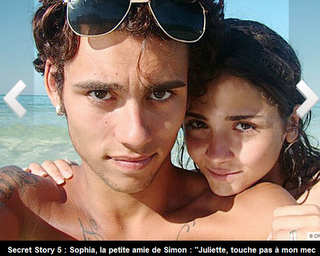 La copine de Simon est passé à autre chose, avec une vraie scène du baiser dedans....