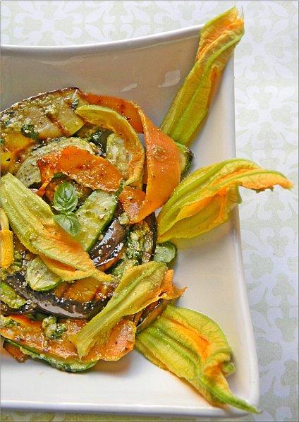 Salade de Légumes Grillés & Fleurs de Courgettes au Pesto