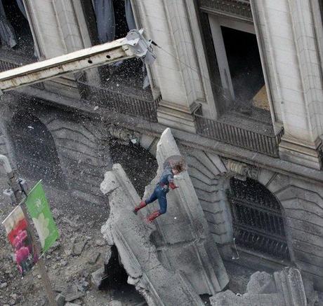 Vidéo: L'incroyable coup de marteau de Thor sur le tournage de The Avengers !