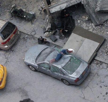 Vidéo: L'incroyable coup de marteau de Thor sur le tournage de The Avengers !