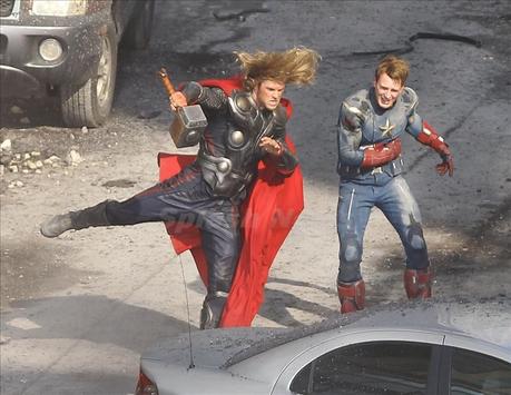 Vidéo: L'incroyable coup de marteau de Thor sur le tournage de The Avengers !