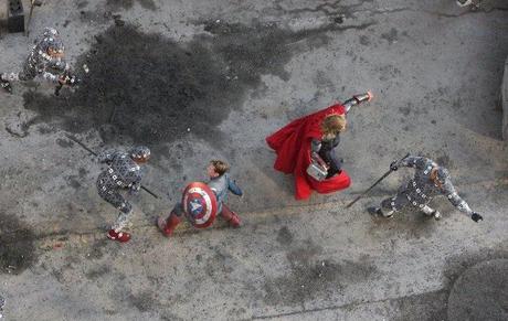 Vidéo: L'incroyable coup de marteau de Thor sur le tournage de The Avengers !