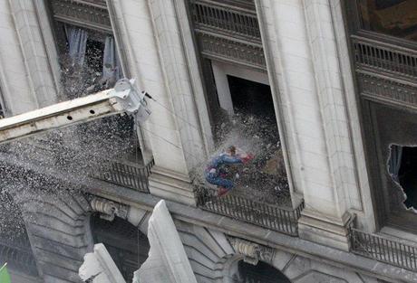 Vidéo: L'incroyable coup de marteau de Thor sur le tournage de The Avengers !