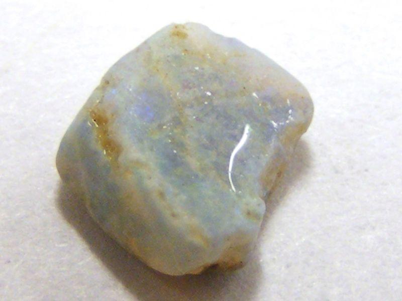 Opale laiteuse brut découverte à Andamooka Australia méridionale