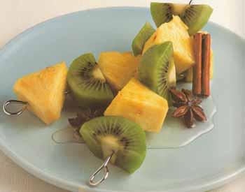 Brochettes kiwi/ananas a la badiane et cannelle