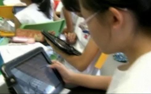 Des élèves de CE2 de la ville d’Angers bientôt équipés de tablettes numériques pour travailler