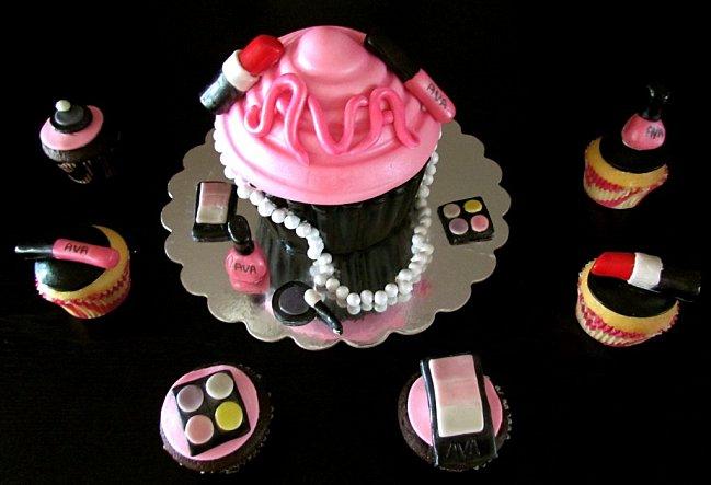 Makeup-Cupcake-Cake-with-Cupcakes.jpg
