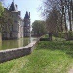 Elle cerne le chateau