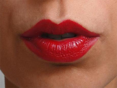 Rouge unique : le glamour par Thierry Mugler