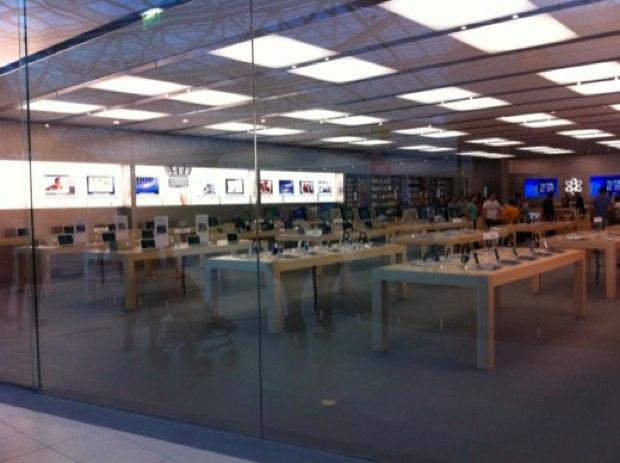 Première photo du 8 ème Apple Store en France...