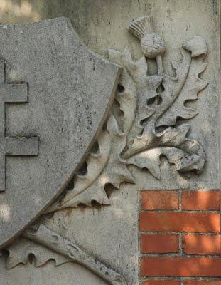 Qui s'y frotte s'y pique (96)