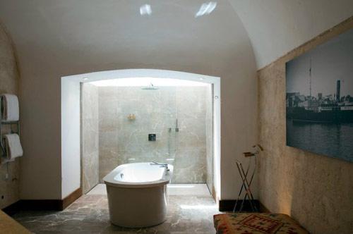 bath-room-Cap-Rocat-europe-du-sud-espagne-hoosta-magazine-paris