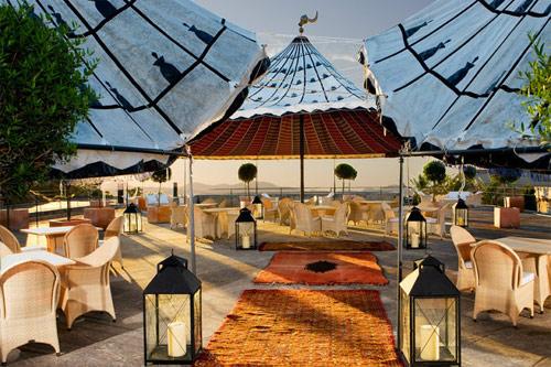 terrasse-exterieur-hotel-Cap-Rocat-europe-du-sud-espagne-hoosta-magazine-paris