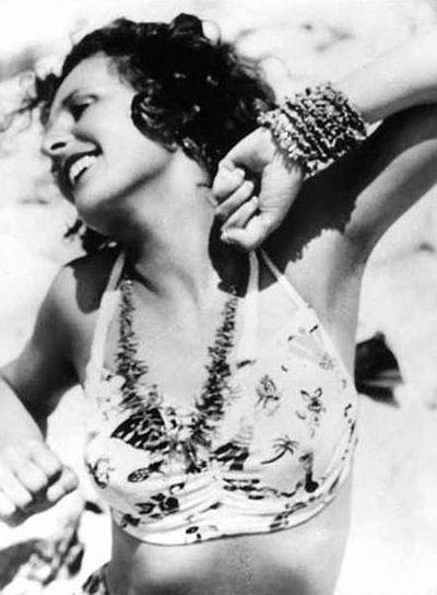 lonelysandwich:Leni Riefenstahl (alt. “Triumph of the Wowzah!”)via vintagephoto 