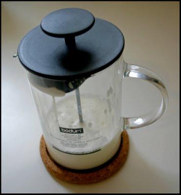 Un cappuccino à la cannelle : l'occasion de tester le mousseur à lait !