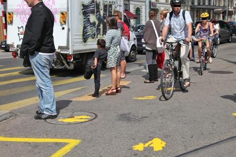 Une vraie fausse piste cyclable sur le pont du Mont-Blanc! 20110829_9793-ssssss1111.jpg