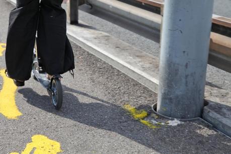 Une vraie fausse piste cyclable sur le pont du Mont-Blanc! 20110829_9765-ssssss1111.jpg