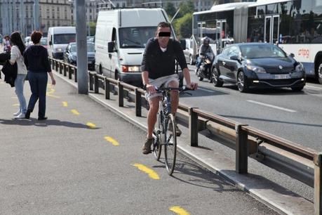 Une vraie fausse piste cyclable sur le pont du Mont-Blanc! 20110829_9763-ssssss1111.jpg