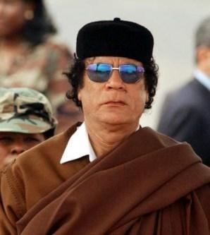 Kadhafi à la frontière algérienne, Bouteflika refuse de prendre la communication.