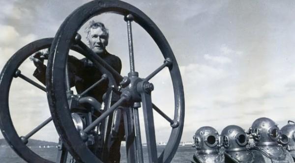 ray 600x332 Ray: A Life Underwater   le portrait dun homme des mers