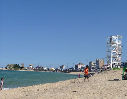 Détente à la plage au sud de Seokcho
