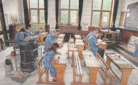 Le mobilier scolaire en 1936.