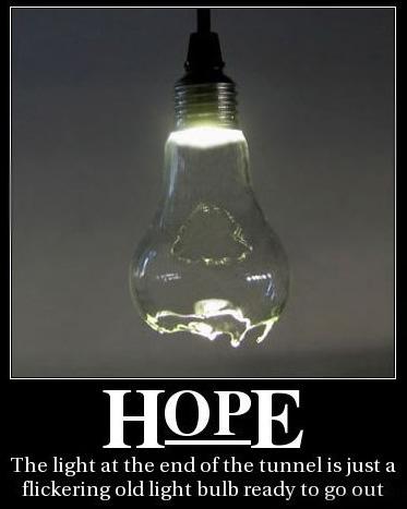 La lumière au bout du tunnel, c'est une vieille ampoule qui va claquer.