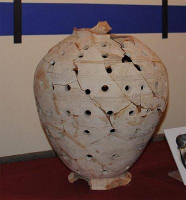 Un ancien pot romain criblé de Mystère