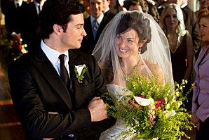 smallville finale recap clark and lois have touching weddi
