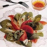 Salade de pousses d'épinards aux pignons