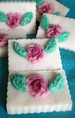 Savon 100 % coco à la rose fraîchement cueillie