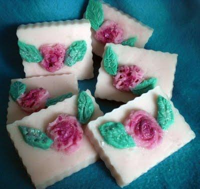 Savon 100 % coco à la rose fraîchement cueillie