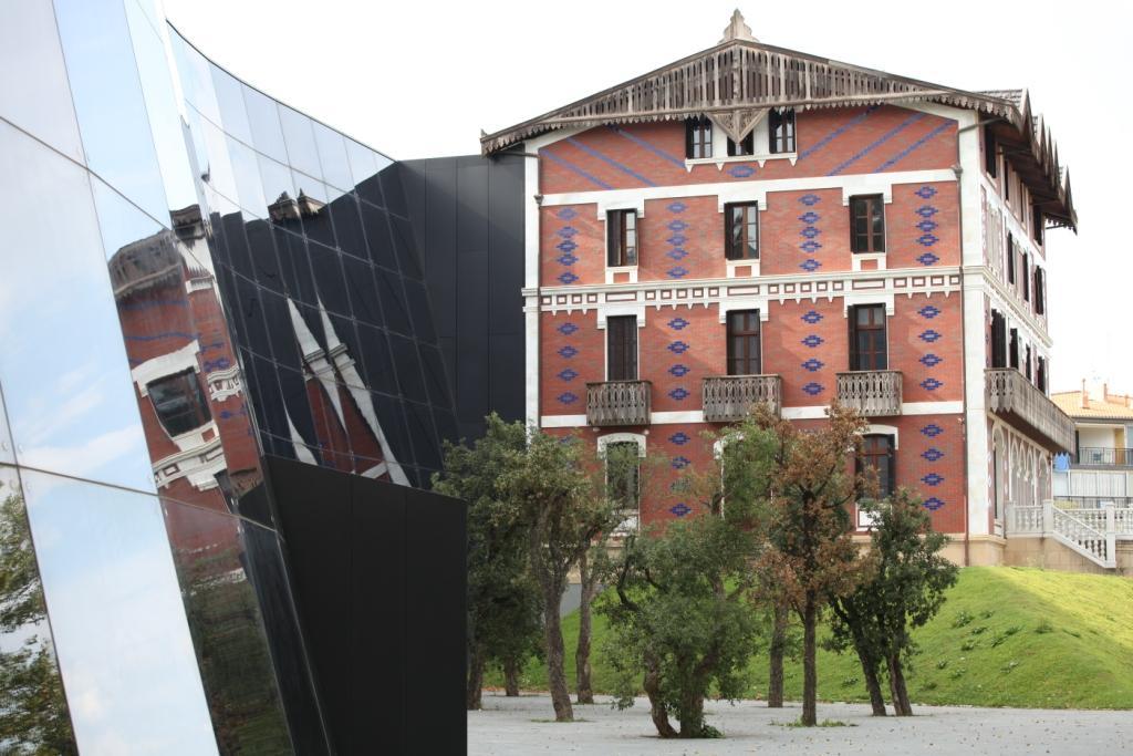 Le Musée Balenciaga à Getaria (Espagne) a ouvert ses portes - À Lire