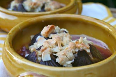 CRUMBLE D'AMANDES SUR FIGUES POCHÉES