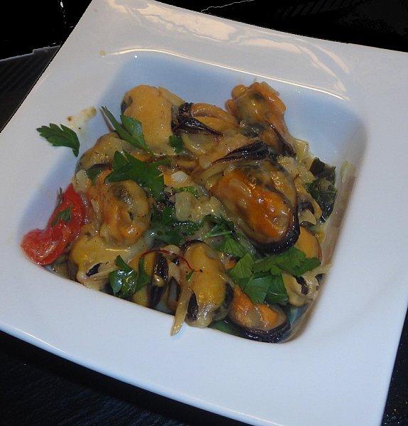 Moules safranees au noilly prat sur fondue de poireaux Paperblog