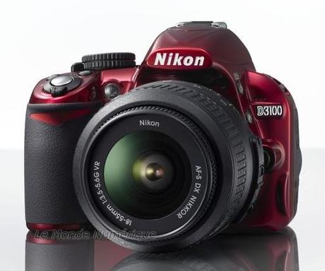 L’appareil photo numérique reflex Nikon D3100 s’habille en rouge