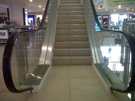 photo humour insolite escalator menteur escalier